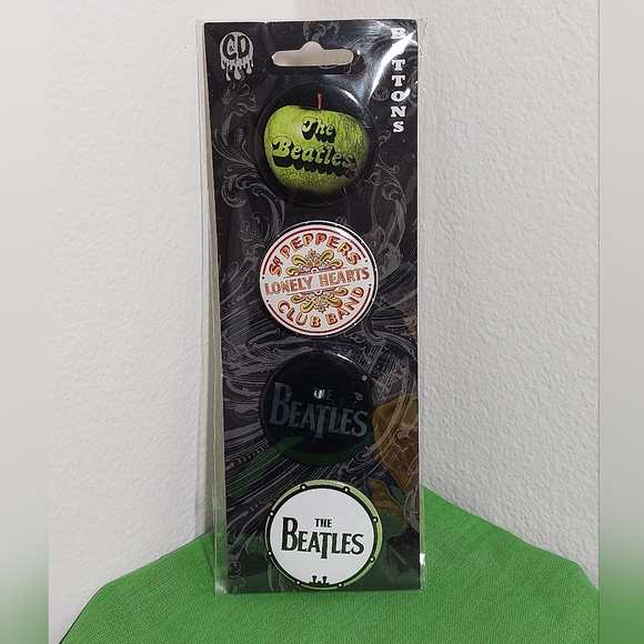 The Beatles set of 4 Pin Back Buttons 1.25 " New on card 2011 - Picture 1 of 7